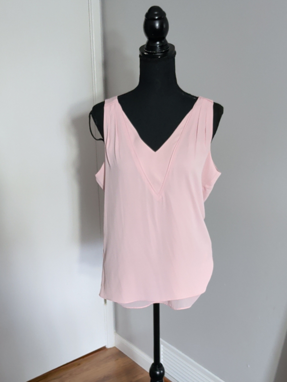 White House Black Market Blush Pink V-Neck Sleeveless Tank